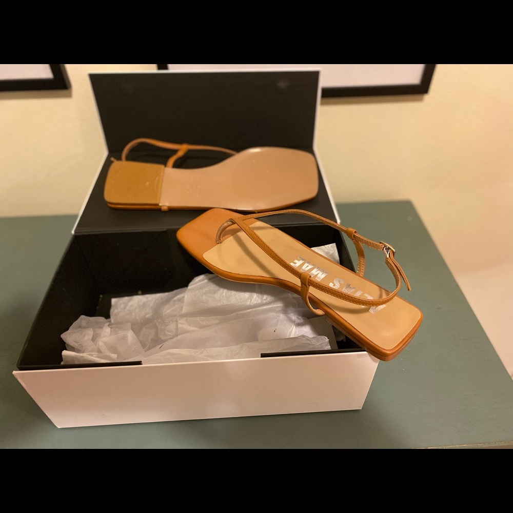 Flat comfy Alias Mae sandals